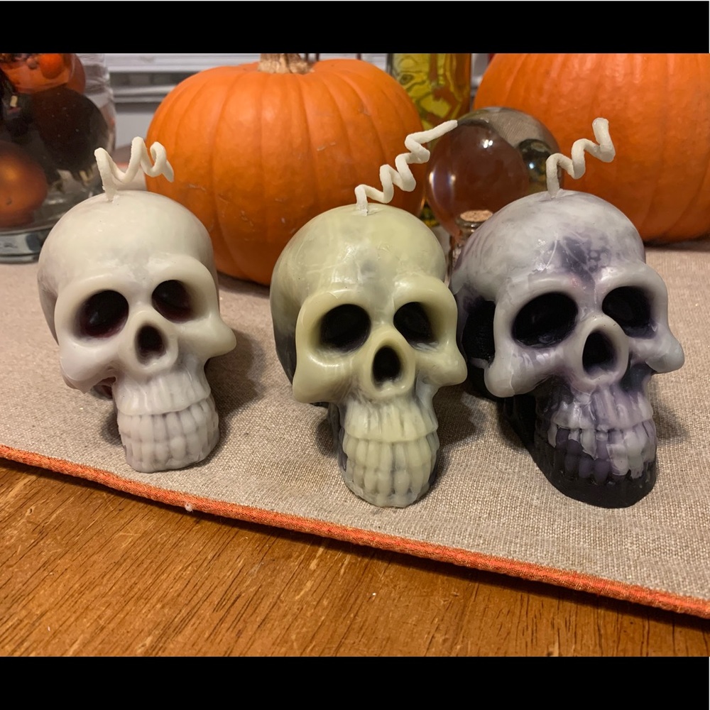 Beeswax Bleeding Skull Candle๐ฏ - Picture 3 of 8